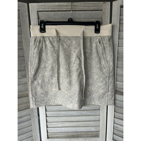 Athleta Skort Women’s 10 Chelsea Printed Cargo Green Athletic Sweat Wicking - Picture 2 of 7
